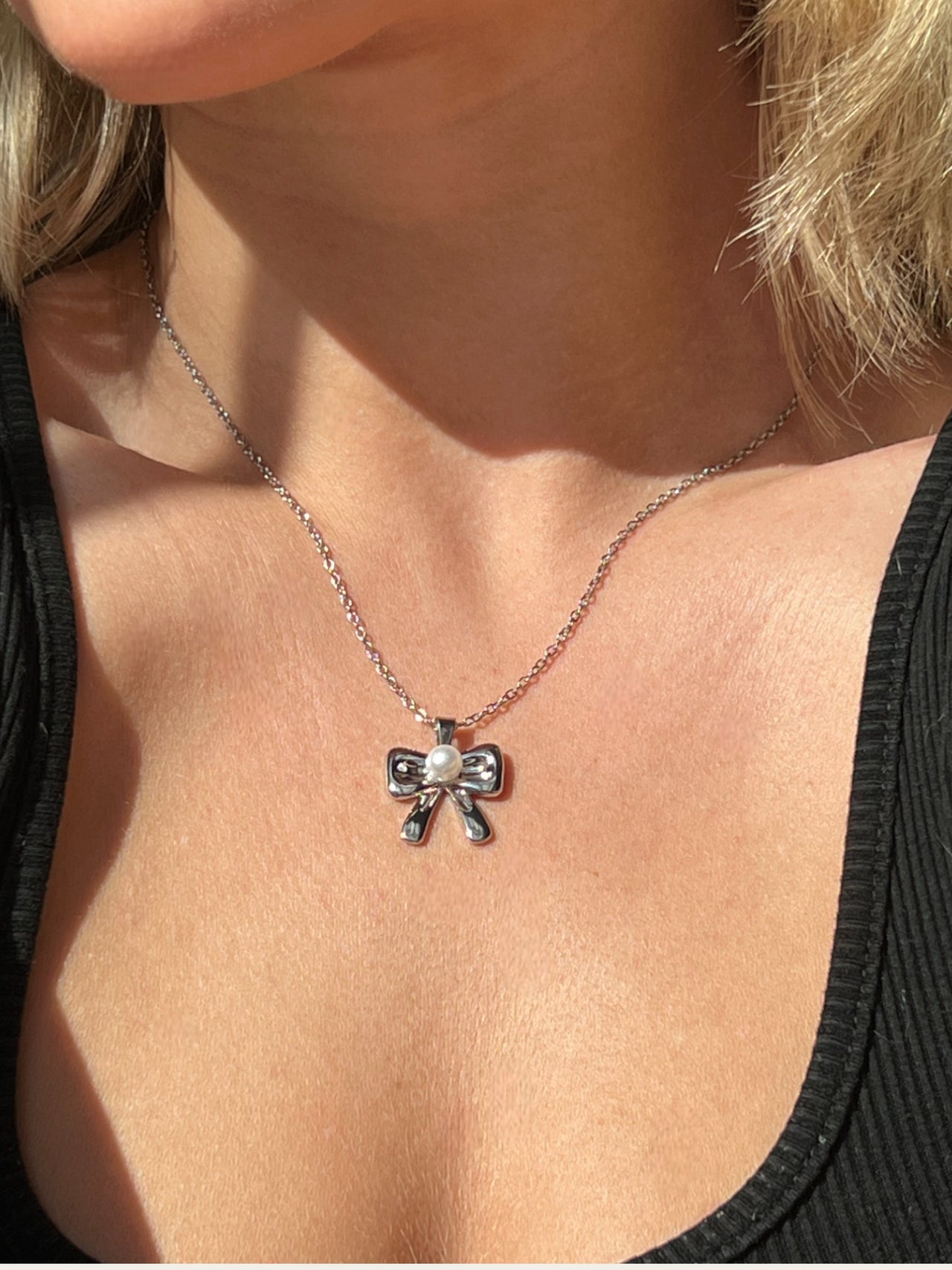 Sweet Pearl Bow Necklace - Silver
